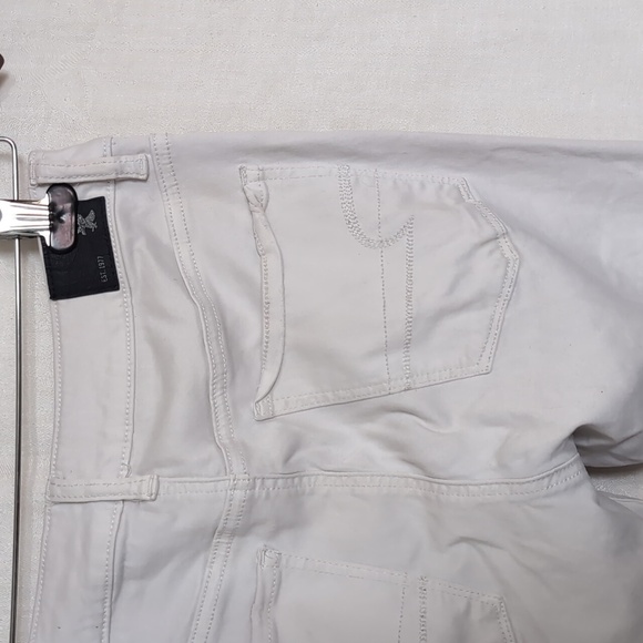 American Eagle White Distressed Hi-Rise Jegging Crop Size 8 - Picture 5 of 8